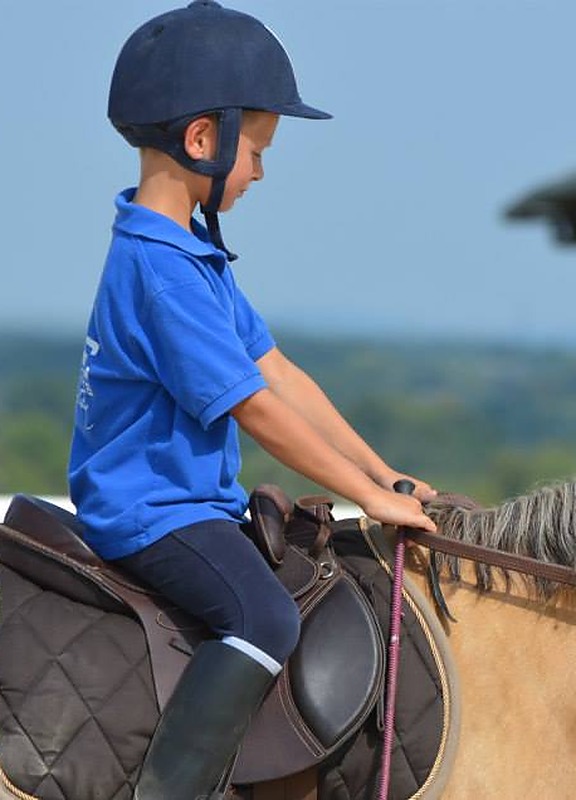 sn-man-jumping club equitation recadre zone 576x800(1)